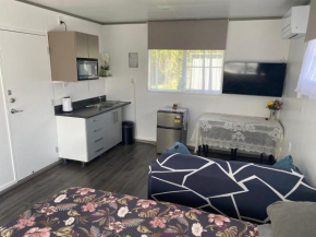 Self Contained En-Suite Private Bathroom, Private Entrance, Close to Shops & Hospital Homestay, Hamilton